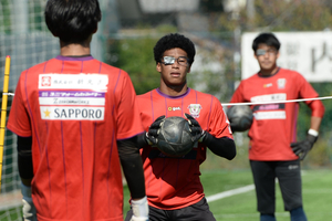 藤枝MYFCのGK北村海チディが”秘密トレ”　特殊眼鏡の効果とは！？