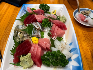 杉本アナ懐かしの味！焼津で愛され続ける、魚屋松屋の「刺し盛」