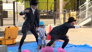「楽しかった」大道芸W杯前に出演アーティストが幼稚園児に華麗な技披露　歓声に包まれる=静岡市