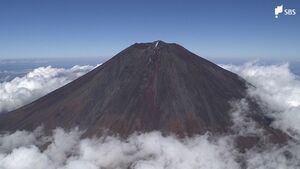 「暑い!」「ここはハワイ!異常気象!」立冬なのに…富士山頂に雪ほぼなし 平年より3℃上回る暖かさ 冬の味覚・カキや紅葉にも影響