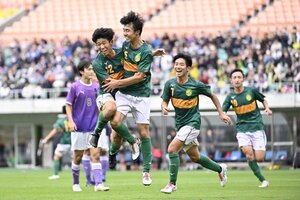 静岡学園が2年ぶりに全国へ！14回目のV　藤枝東に2‐1【高校サッカー選手権静岡県大会決勝速報】