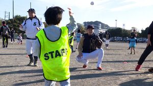 「目標や勇気を与える存在になれれば」オリックス紅林弘太郎選手らが出身地の子どもたちに野球教室＝静岡・藤枝市