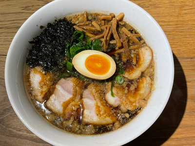 ​大人気ラーメンのコラボ店舗オープン！惜しまれつつ閉店した「Ramen FAKE」の味を引き継ぐ「中華そばマイケル飯店」／静岡市