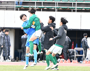 静岡学園がPK戦で浜松開誠館を退け決勝へ！同点弾の大木悠羽「決めるだけだった」＜静岡県高校サッカー新人戦・準決勝＞