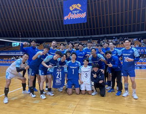 負けられない戦いを執念で勝ち抜き東レアローズがJTサンダーズ広島に2連勝！青色に染まる会場でチーム13、14勝目！