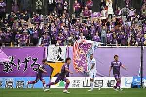 【フォト】藤枝MYFCはホームで長崎とスコアレスドロー。超攻撃的サッカー不発も観客7243人が熱狂！＜J2第1節＞