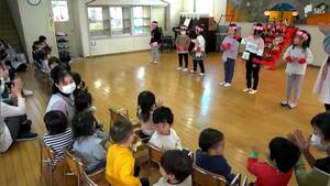 「みんなに感謝ができるように育って」3月3日「桃の節句」前に保育園でひな祭り集会=静岡・下田市