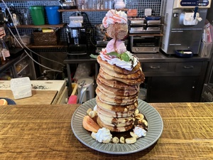 静岡市のカフェ「メルティングポット」で松下アナが“パンケーキタワー”に挑戦！