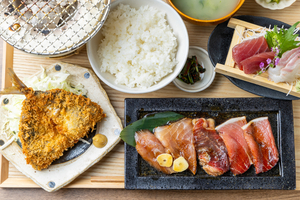まるで焼肉！刺身を七輪で炙って食べる「熱海おさかな食堂 炙り家」が3月31日、熱海市にオープン！