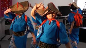 海の安全と豊漁祈る「諸口神社祭典」　地元住民が「漁師踊り」奉納　歌謡ショーも=静岡・沼津市