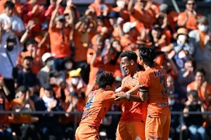 【フォト】清水エスパルス、制空権握った！ヘッド3発と17歳西原源樹のダメ押し弾で鹿児島に快勝＜J2第15節＞