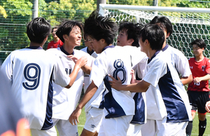 22年ぶり県大会出場の吉原が初戦突破。2ゴールのFW石原「どんな時も強気で」【静岡県高校総体サッカー1回戦】