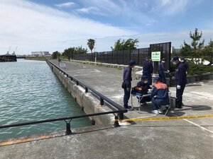 20歳男性を海に投げ入れ死亡させたか　解体作業員の20代男2人を傷害致死容疑で逮捕＝静岡県警【速報】