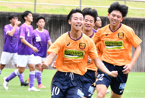 藤枝明誠が藤枝東とのダービーに快勝、数的有利生かして4発＜サッカー高円宮杯U-18プリンスリーグ東海第9節＞