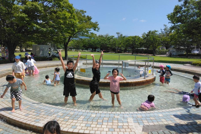 ​【遊ぼう噴水！涼もうミスト！】焼津市の5つの公園に噴水やミストシャワーの涼みスポット登場！