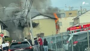 消防車22台にヘリコプターも出動  駅近くの住宅街で火事  現場は一時騒然=静岡県