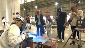 「見ていて面白かった」工場内部や作業風景を間近に見学「ファクハク」メーカーなど30社以上が参加＝静岡市