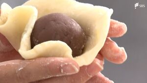 まんじゅう「うまっ」大感激　創業180年の和菓子店が小学生と蒸しまんじゅう作り　和菓子の文化と歴史を伝える=静岡・富士市