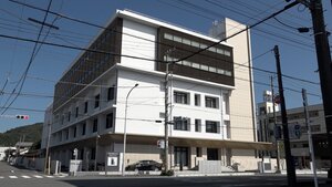 未就学の娘の首を切り付ける殺人未遂容疑で逮捕された女性　暴行罪で略式起訴＝静岡・沼津区検