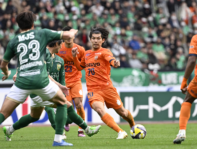 J1開幕戦で決勝アシストに加え計4ポジションで奮闘。清水エスパルスの22歳、DF高木践の新たな挑戦