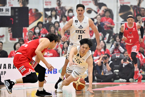 バスケB2・ベルテックス静岡の森監督と岡田雄三（沼津中央高出）が今季の成果に手応え !  次につながるプレーオフ初の「1勝」