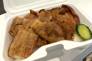 【やきとん いぞう】静岡市・青葉通り近く！肉厚の豚肉に秘伝のタレがたっぷりかかった「十勝の焼きぶた丼」をテイクアウト