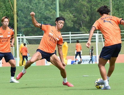 清水エスパルスのFW高橋利樹に近づく“アイスタデビュー”「サポーターにカルロスと呼ばれた？ゴールを取って認められたい」