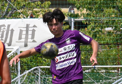 藤枝MYFCの大卒ルーキー、DF大森彗斗が定位置獲りへ猛アピール中！武器は187センチの高さ「通用したのは自信になる」