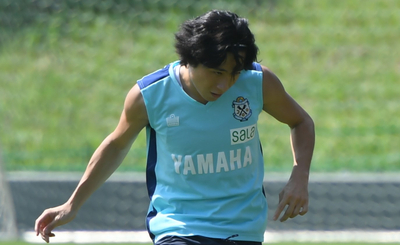 ジュビロ磐田のMF倍井謙が語る藤枝MYFC榊原杏太との理想的な関係。名古屋ユース時代からの親友との“蒼藤決戦”「すごい楽しみ」