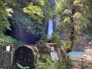 懐かしのお菓子に足湯カフェ、絶景滝に世界遺産まで！中伊豆〜韮山を巡るノスタルジックなドライブ旅へ