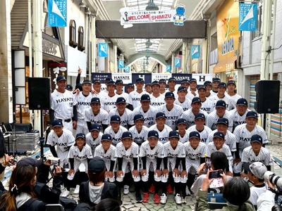 くふうハヤテのファン、500人が清水駅前銀座商店街に集結！来季でNPB参入3年目、“県民球団”として確かな根付き