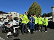 出発前に交通機動隊の白バイ隊員と記念撮影