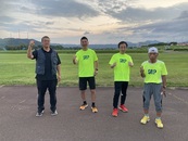 島田市陸上競技場で集合写真