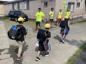 校門前でお見送り