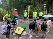 校門前でお見送り