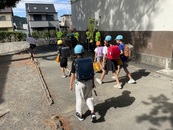 校門前でお見送り
