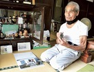 強制労働を振り返る市川柾夫さん。手の腕時計は慰霊訪問でロシア人から贈られた。「互いの人間性を知れば、分かり合える」＝５日、浜松市天竜区