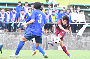 浜松開誠館が4年ぶりの4強入り。ボランチの2年生コンビがアピール＜静岡県高校総体サッカー＞