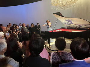 世界に１６台の「北斎ピアノ」、万博オーストリア館に音色響く　ヤマハ子会社・ベーゼンドルファー製