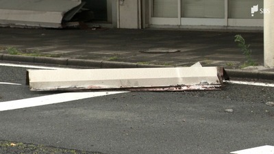 静岡県内で激しい雨 風も強まる 沼津の商店街では壁が剥がれる被害も…前線が通過し荒れた天気に