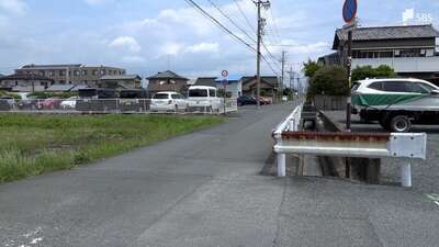 下校の小学生に「爆竹のようなもの」投げ「黒いセダン」走り去る 1人けが 近くで同様の事案も＝浜松市中央区