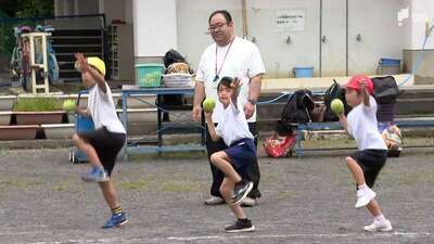 「楽しいな、やりたいなと思ってくれる子増えたら」静甲ソフトボール部選手らが子どもたちに指導＝静岡