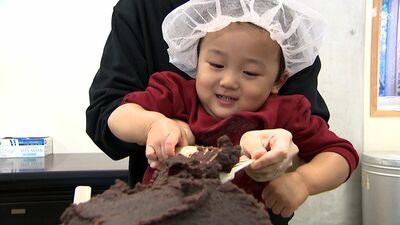 三連休最終日 “あんこ乗せ放題”に大興奮!各地の団子が集結 七五三や祭りで県内行楽地賑わう=静岡