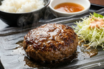 肉厚でジューシーなハンバーグ