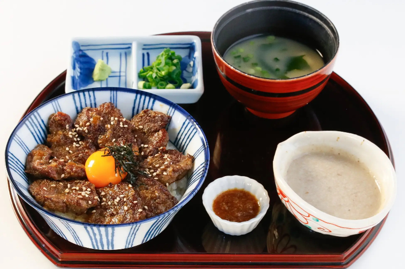 牛ハラミ自然薯とろろ丼