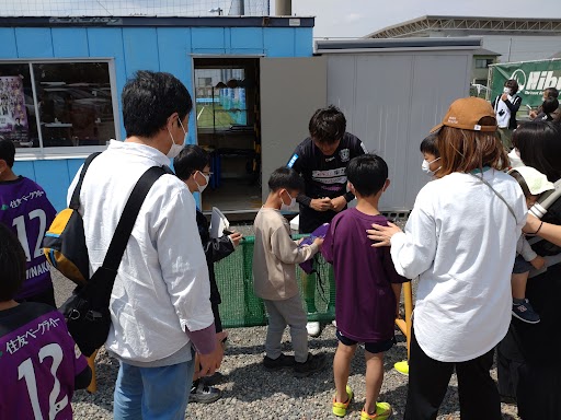 藤枝MYFC、3年ぶりに練習公開 80人のサポーターでにぎわう｜静岡新聞