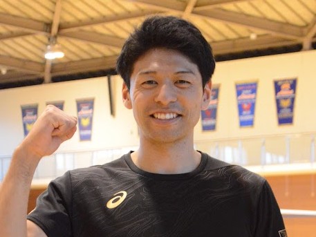 東レアローズ男子バレーボール部の“ファッションリーダー”峯村雄大主将