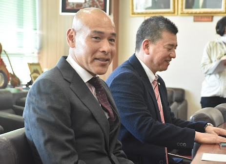 サッカー元日本代表FWの高原直泰さんが故郷三島に引退報告。沖縄県で