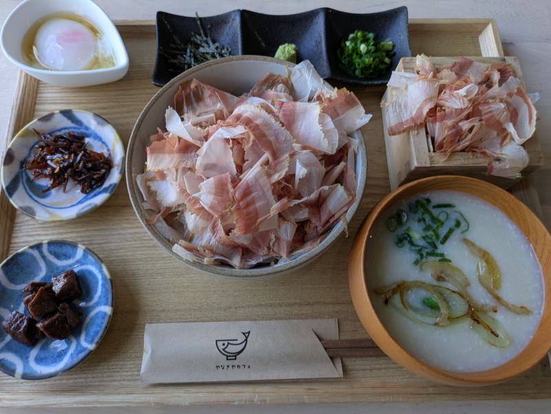 やなぎやカフェ】老舗かつお節屋・柳屋本店に併設！「出汁」の概念が