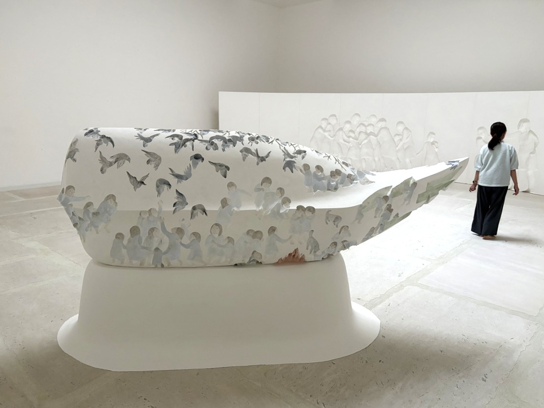 浜松市秋野不矩美術館の「中谷ミチコ 影とぽっこり」展 】真っ白な第2